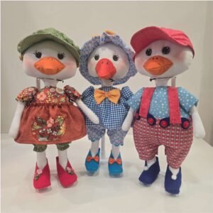 Descubre nuestros románticos kits completos de patchwork, ideales para crear tiernos patitos chicos y patitas chicas. Cada set incluye telas de alta calidad y colecciones exclusivas de El Rincón de Fini, con combinaciones coordinadas y encantadoras que inspiran amor y creatividad. ¡Perfectos para tus proyectos de patchwork llenos de dulzura y estilo único!